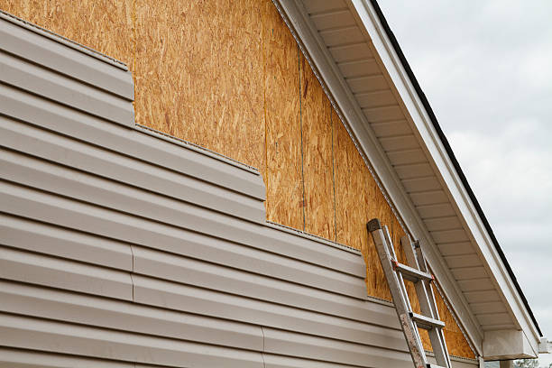 Professional Vinyl Siding technician working in Venetia, PA